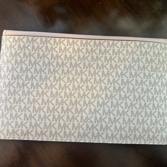 Michael Kors Clutch & Cross Body - Blush Pink - Picture 9 of 16